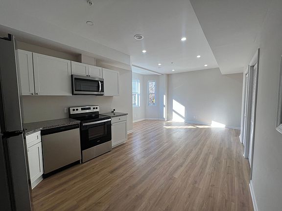 2nd image of 2349 W Thompson St Floor 2