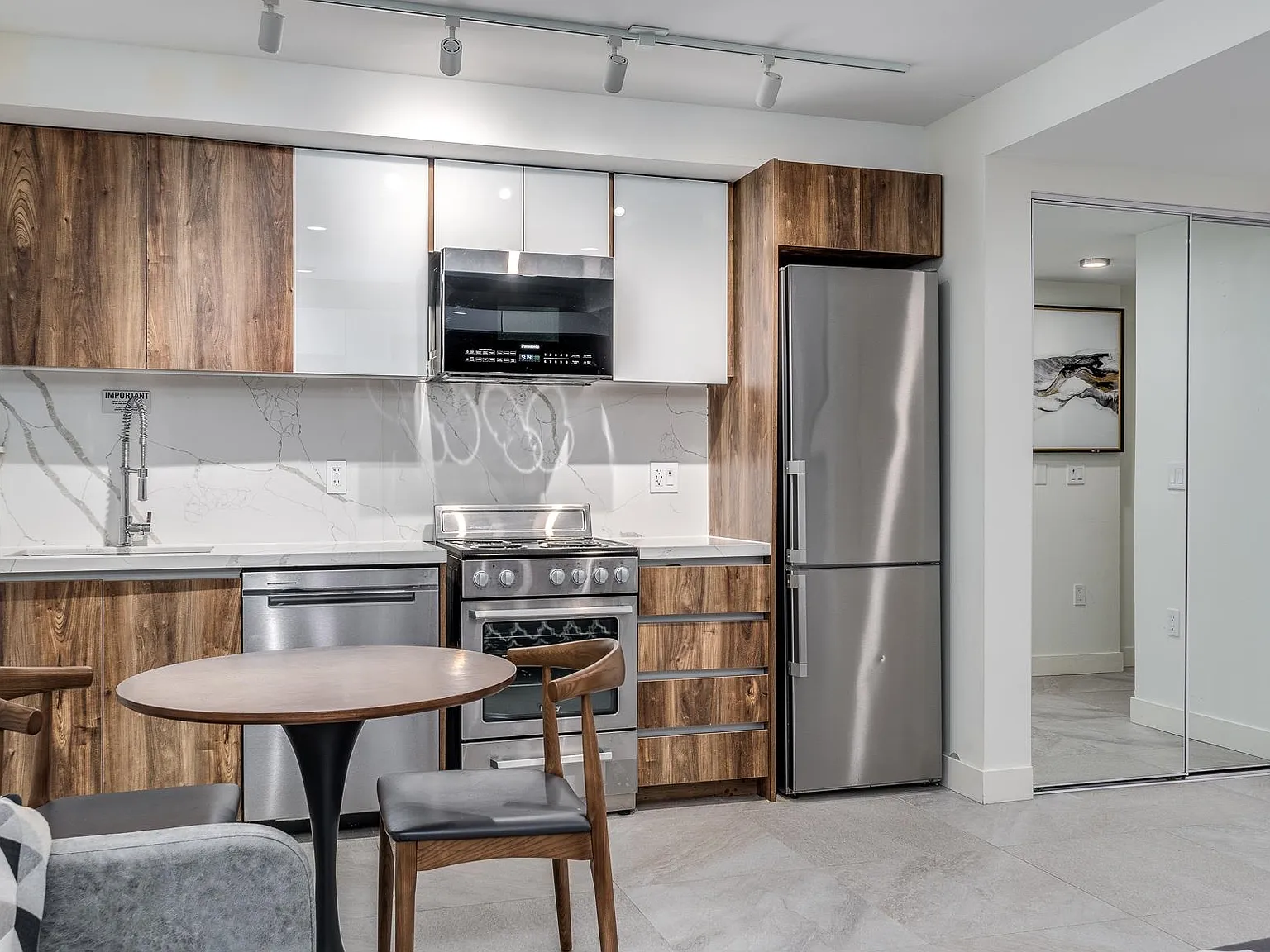 Studio, 400 sqft, $2,490 — Photo 4