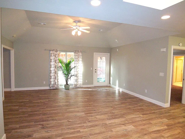 7010 Hansford Cir — Photo 2