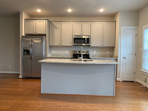 5th image of 26 Andrews Pl
