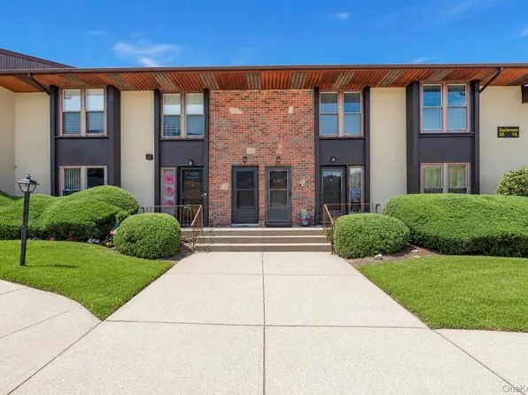 8 Sycamore Court #8, Selden, NY 11784