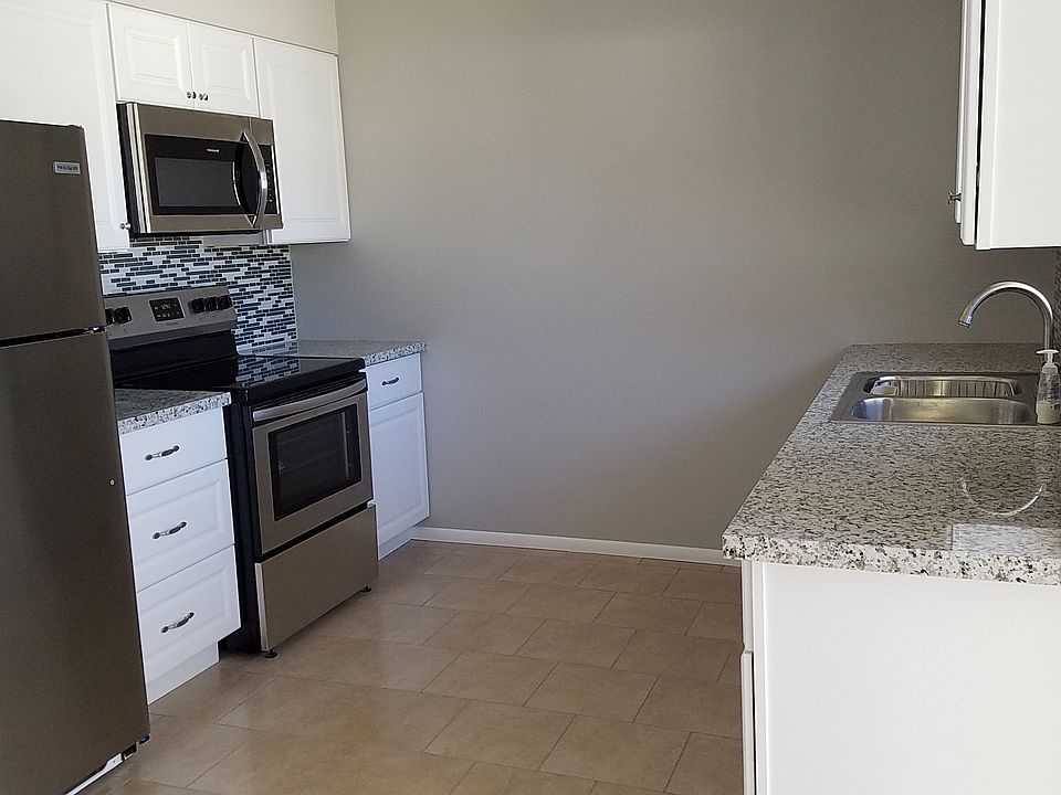 1st image of 9461 N 111th Ave