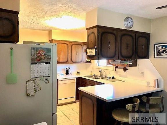 5th image of 687 Leona Cir