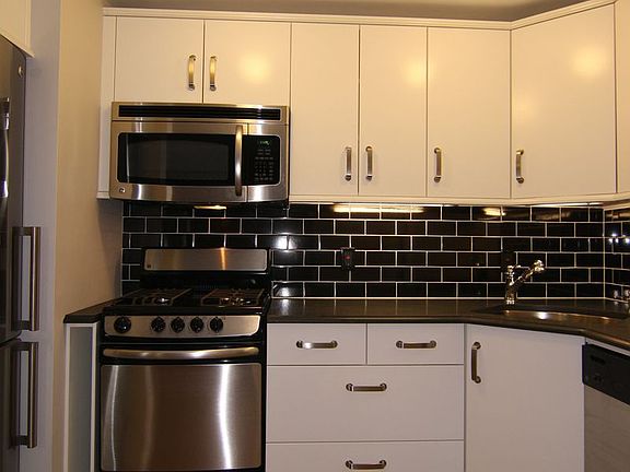 4th image of 124 Ainslie St #G