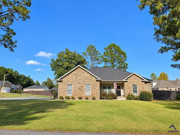 24 Boxwood St, Hawkinsville, GA 31036