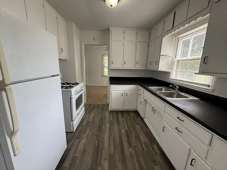 1088 S Morgantown Rd — Photo 9