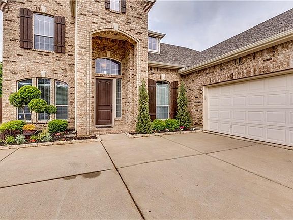 3rd image of 8104 Summerleaf Dr