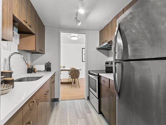 3rd image of 621 Orleans St #8