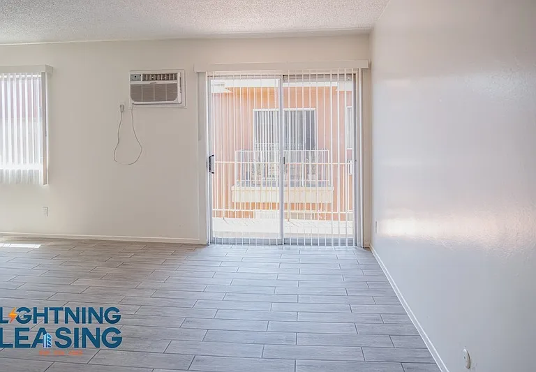 915 N Wilton Pl #309 — Photo 2