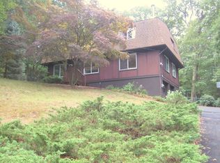 4 Sparrow Ave, Chestnut Ridge, NY 10977