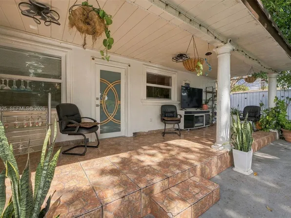 419 SE 3rd St, Hialeah, FL 33010