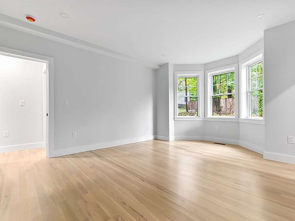4th image of 57 Myrtle Ave #1