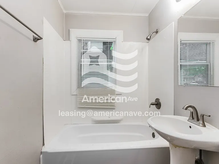 1634971_013_bathroom_12796241.jpg
