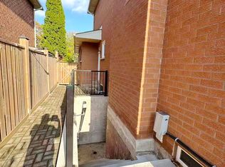 1200 Rushbrooke Dr, Oakville, ON L6M1K9