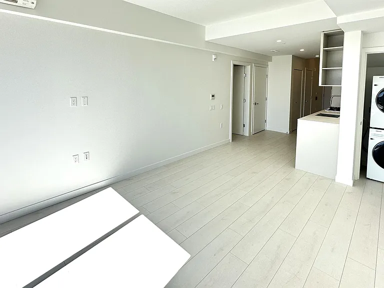 1120 Georgia St E #303 — Photo 8