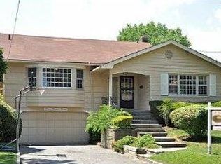 1111 Fordham Ln, Woodmere, NY 11598