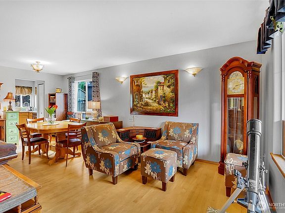 4th image of 118 119th Drive SE