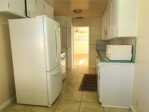 5th image of 1331 W Buena Vista St