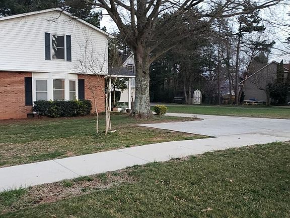 Side of the way 4 parking spaces