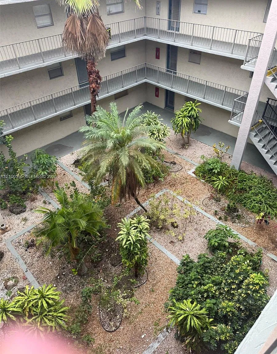 Courtyards Of Broward Con — Photo 2