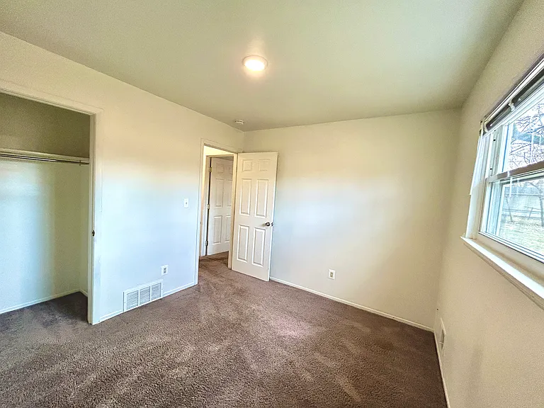 1638 Parkwood Ave — Photo 11