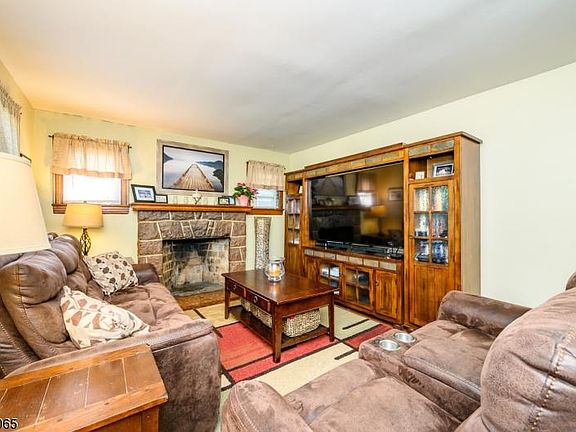 5th image of 84 Rollins Ave
