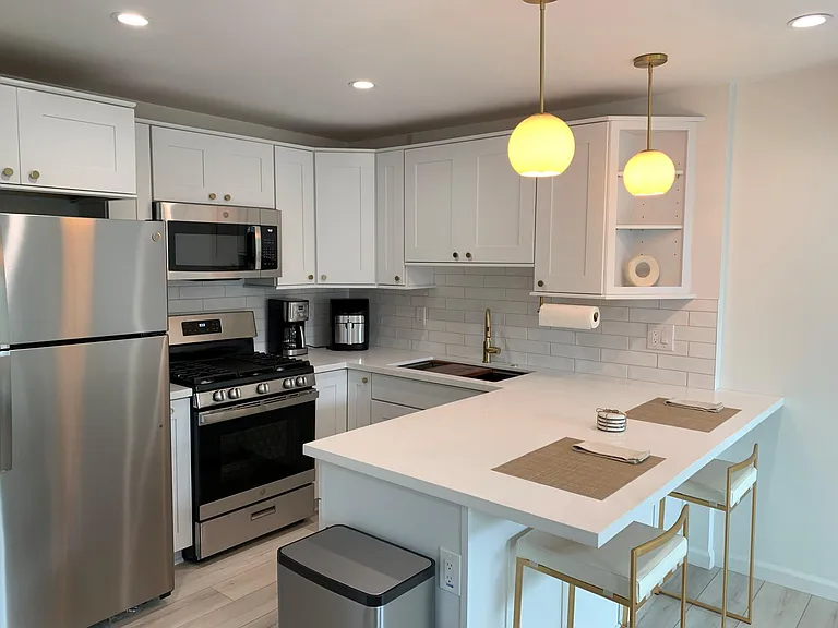 685 Coronado Ave — Photo 3