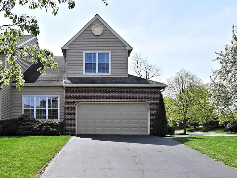 235 Pinecrest Ln — Photo 2