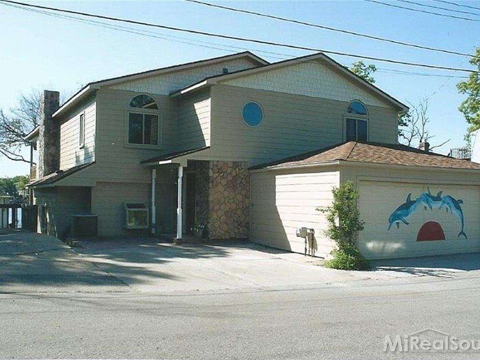 1st image of 607 Central Dr