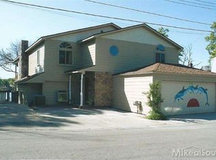 607 Central Dr, Lake Orion, MI 48362