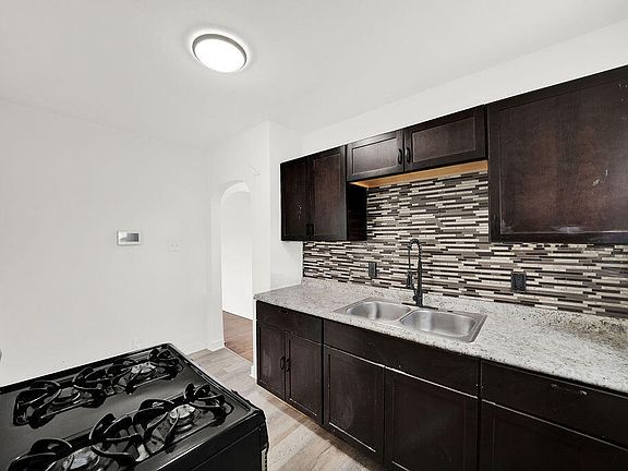 4th image of 4084 Tyler St