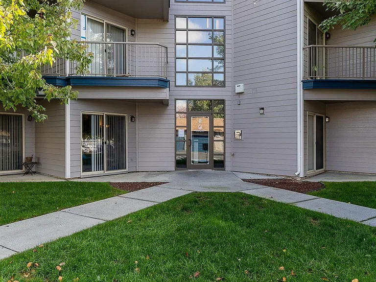 Shoreline Village — Photo 50