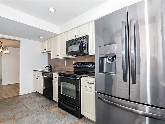 5th image of 20 Patricia Dr #20