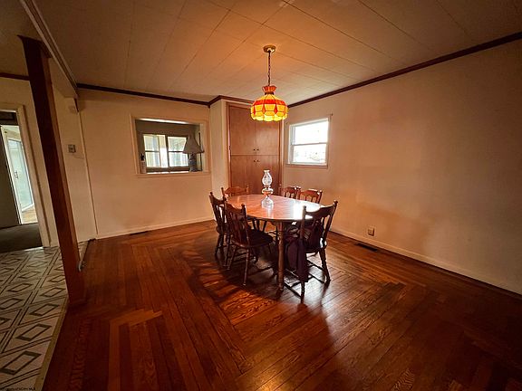 3rd image of 208 1st St