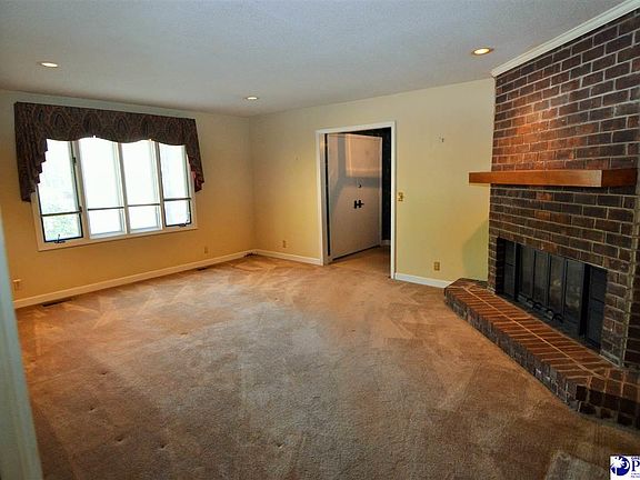 3rd image of 406 Deerwood Dr