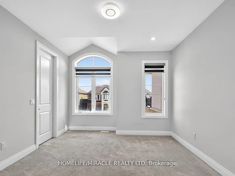1032 Edinburgh Dr — Photo 35