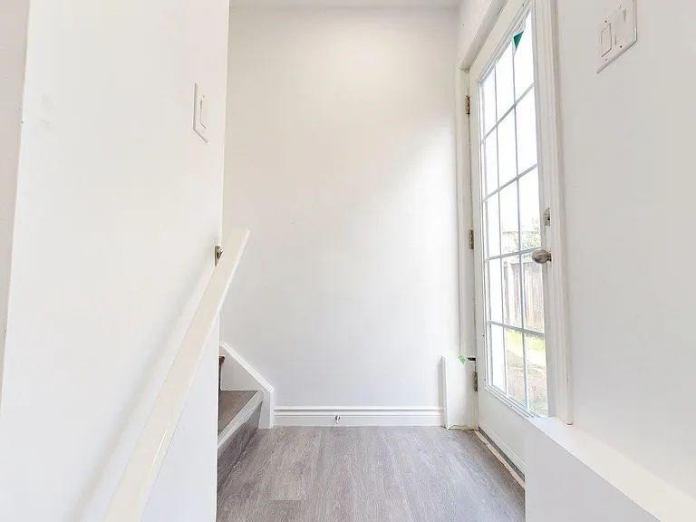 3252 Meadowgate Blvd #LOWER — Photo 25