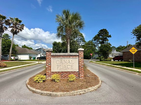 2nd image of 400 Caribe Pl N