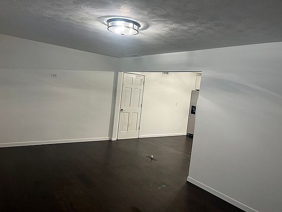 4th image of 212 W Plains Dr