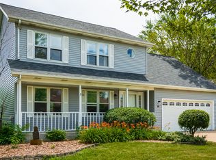 519 N Warwick Ave, Westmont, IL 60559