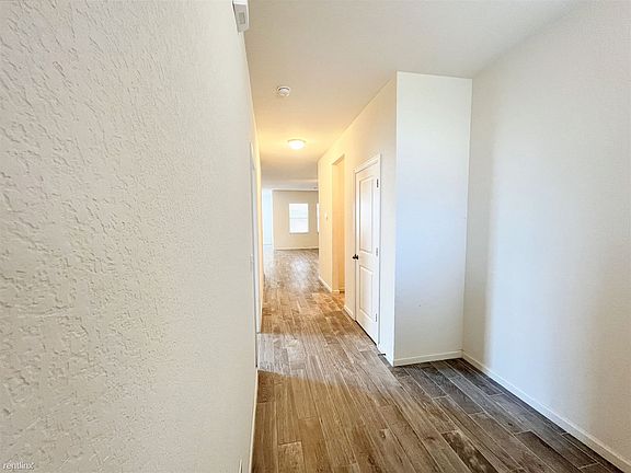 5th image of 1017 Banyon Tree Ln
