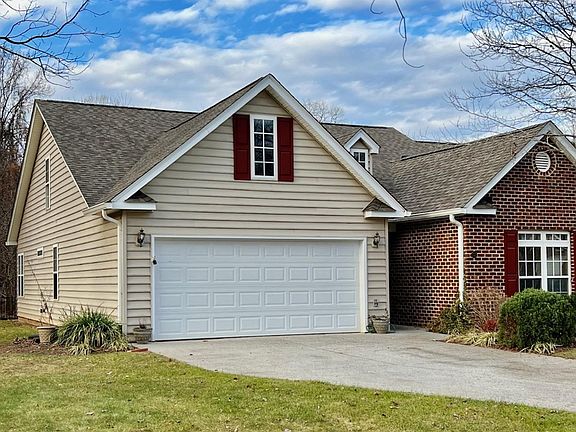 3rd image of 122 Saint David Dr