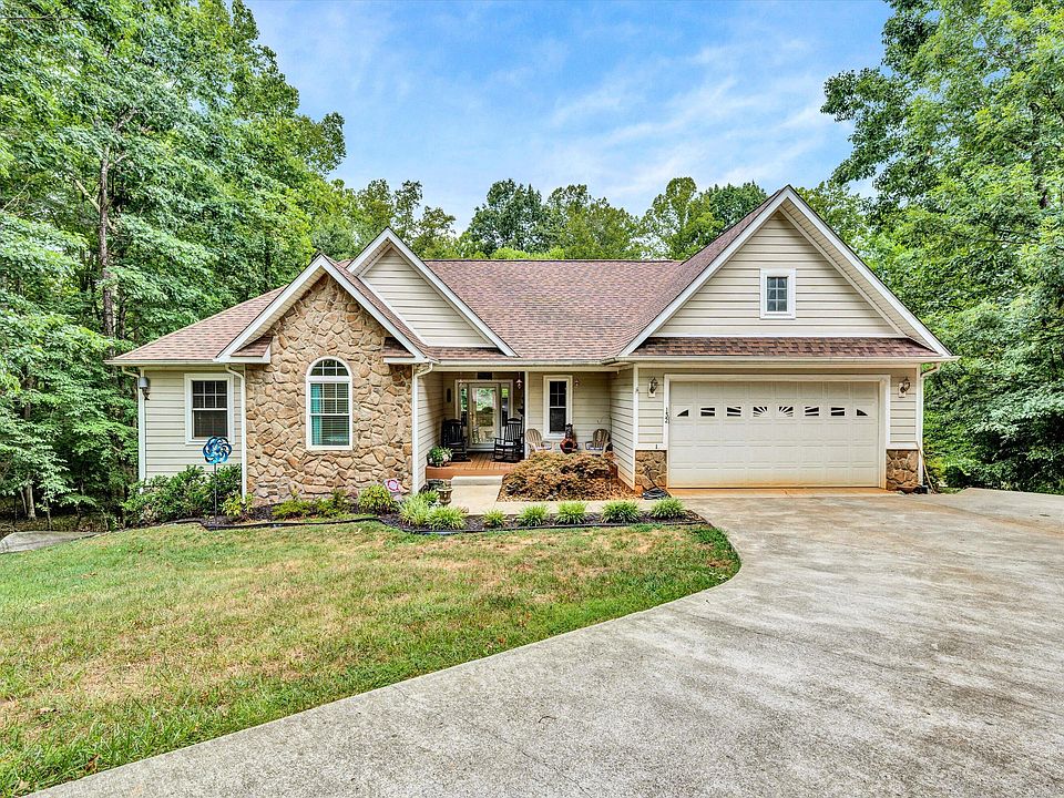1st image of 132 Pointe O Woods Dr
