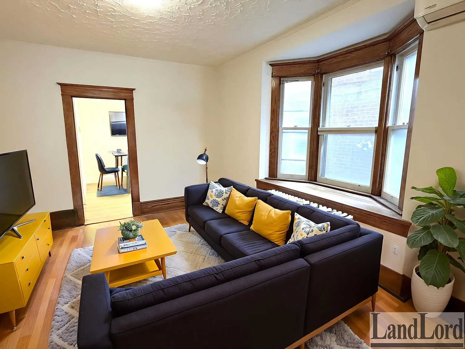 2469 Queen St E photo 1