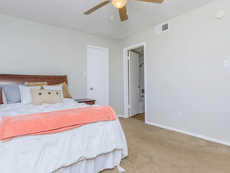 Bel Air Creekside — Photo 41