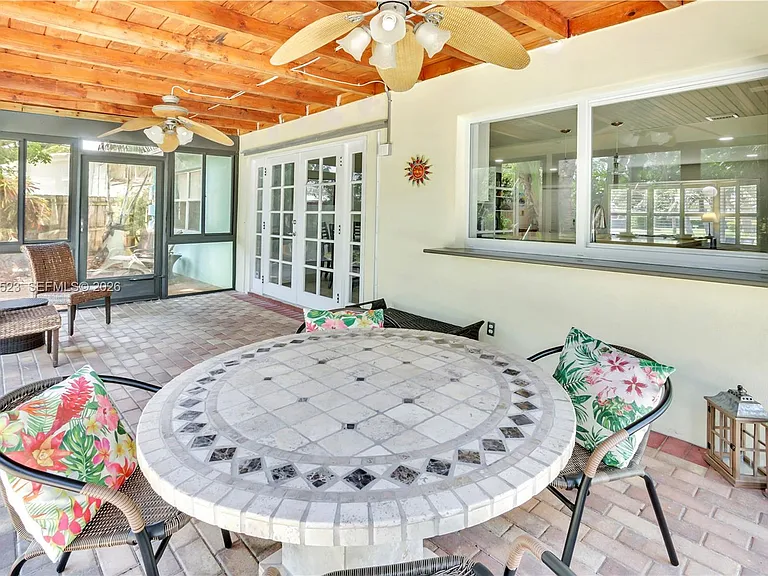 222 SE 11th Ct — Photo 22