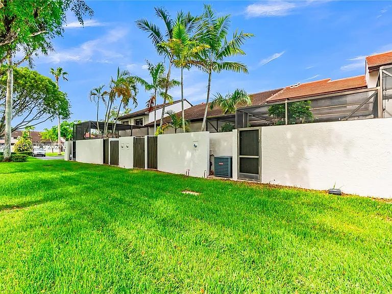 13340 SW 88th Ter #D — Photo 36
