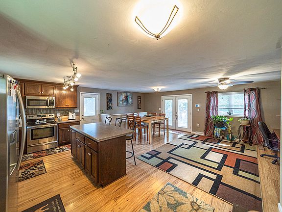 3rd image of 1087 White Paws Ln