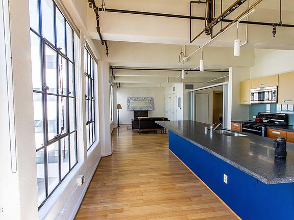 2nd image of 746 S Los Angeles St APT 1006