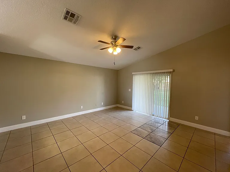 810 Montana Ave — Photo 7